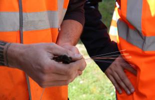 Main tenant une fibre optique